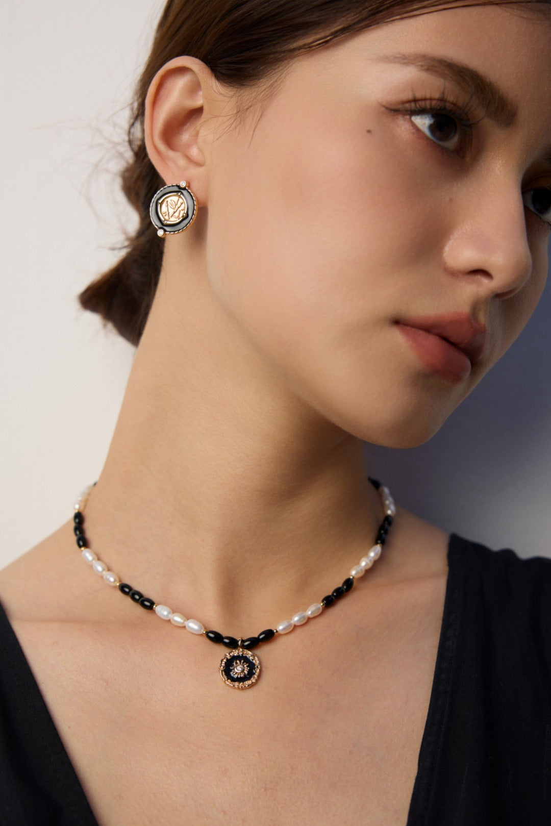 Natural Pearl Black Agate Glazed Zirconia Pendant Necklace