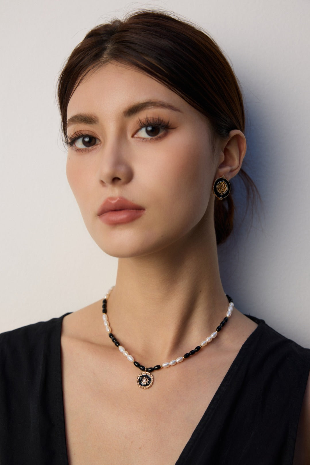 Natural Pearl Black Agate Glazed Zirconia Pendant Necklace