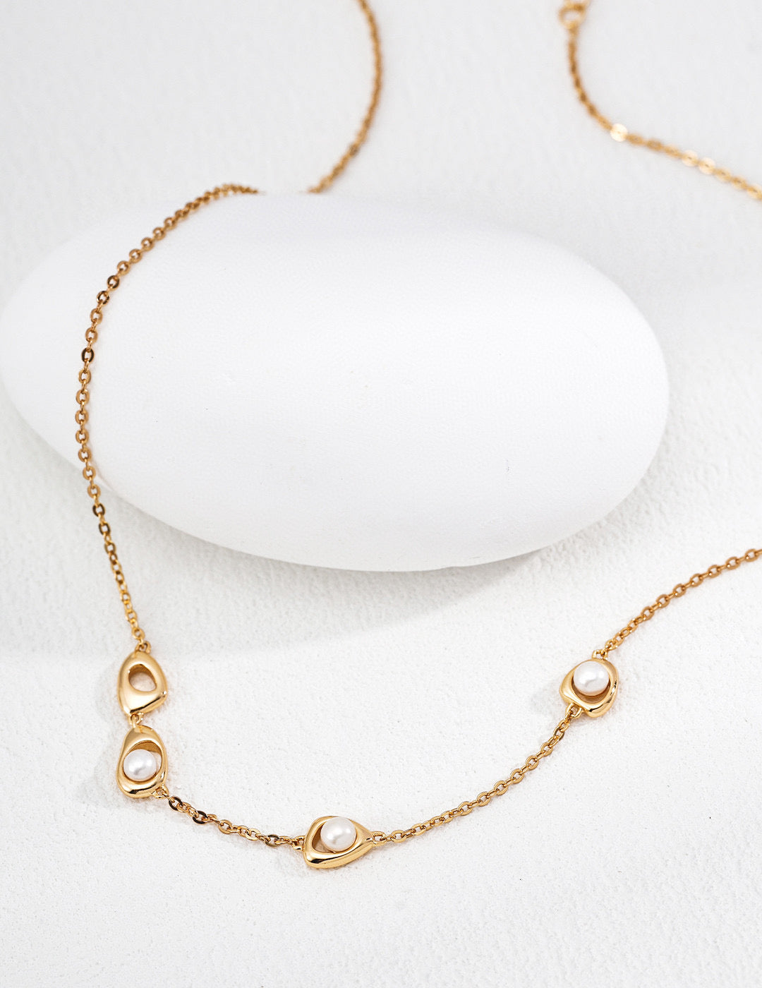 Minimalist Pearl Necklace