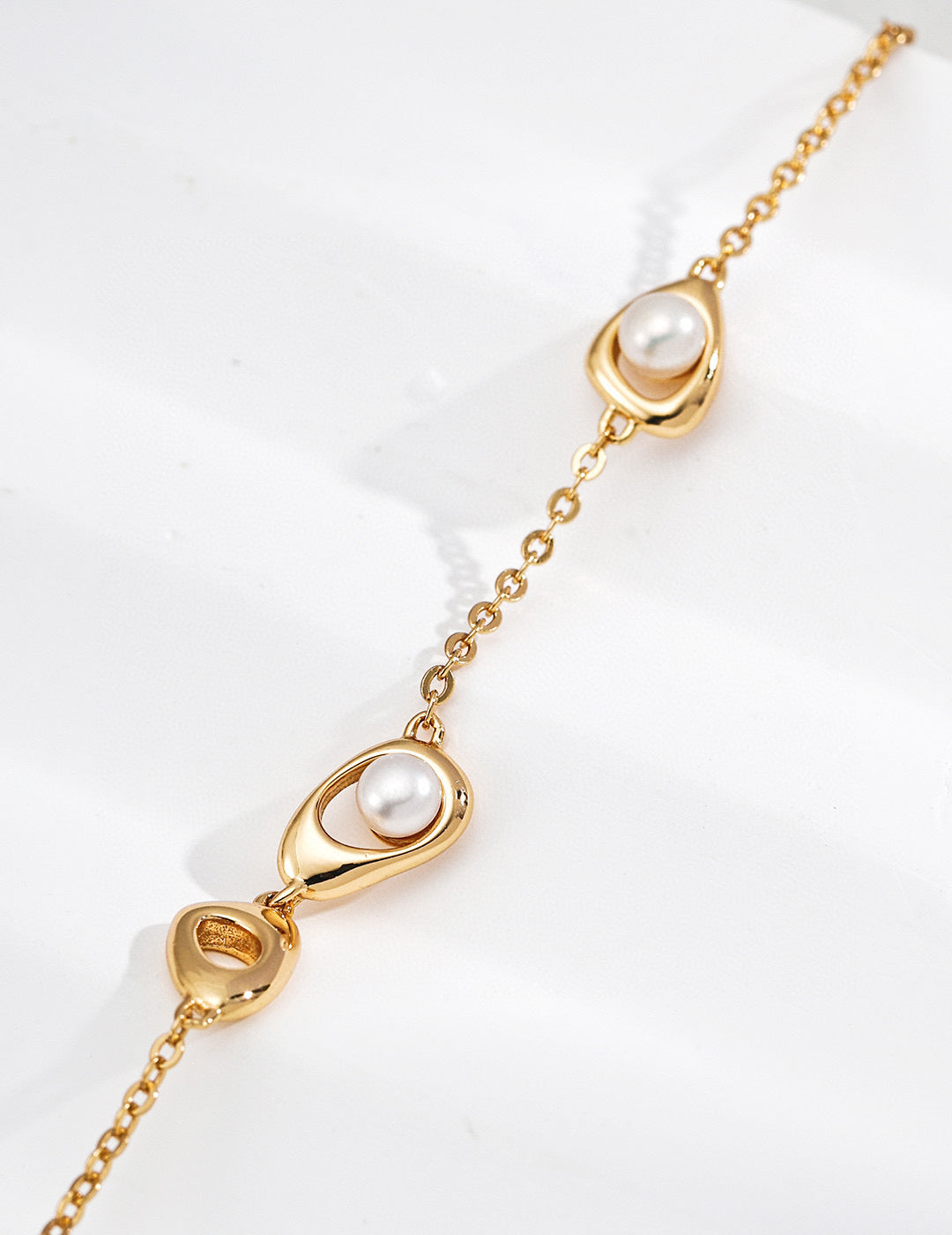 Minimalist Pearl Necklace