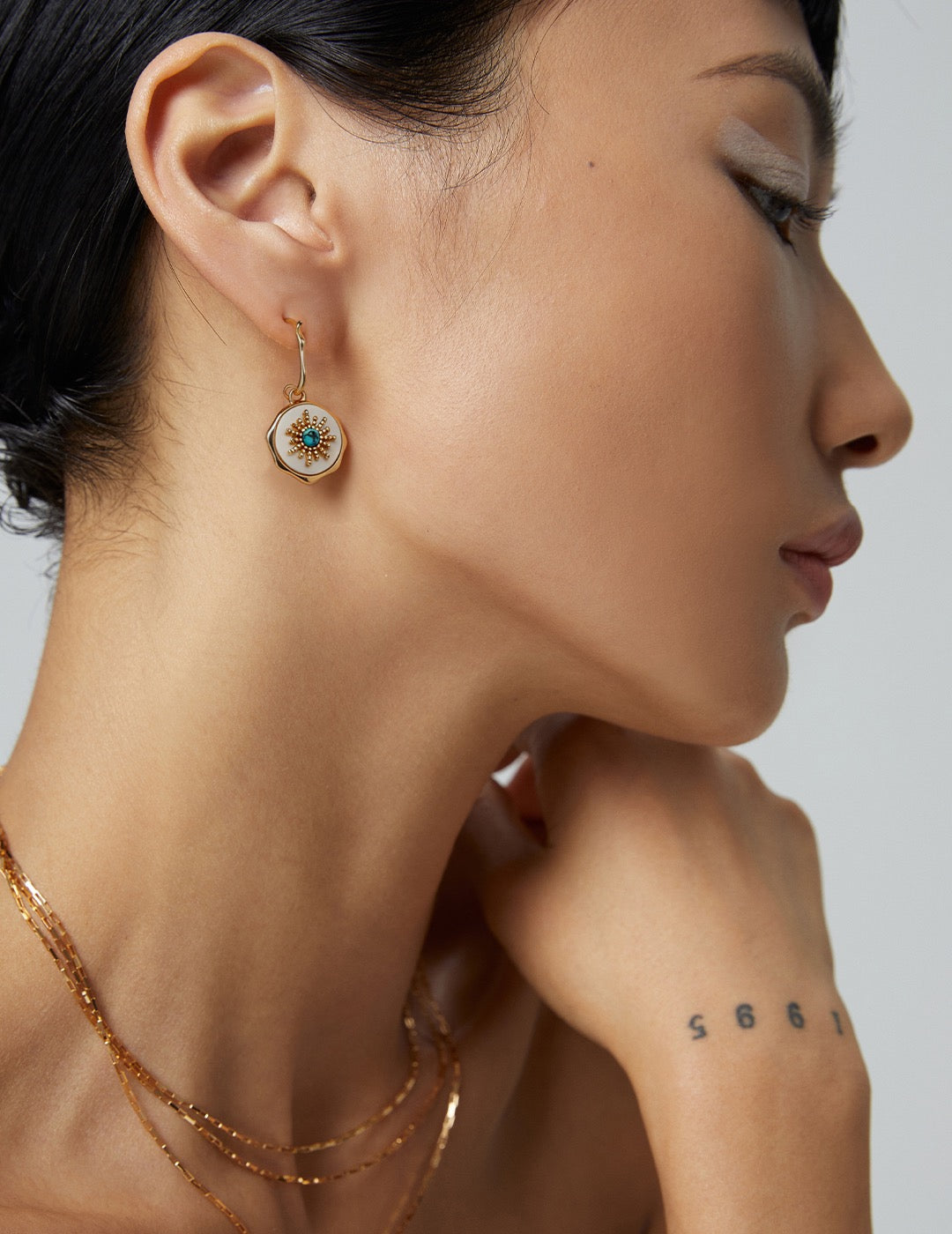 Stylish White Mother-of-Pearl and Turquoise Earrings