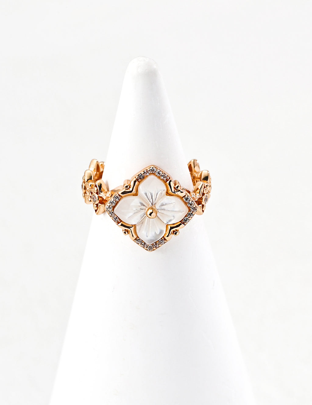Clover Series Mother-of-Pearl Ring