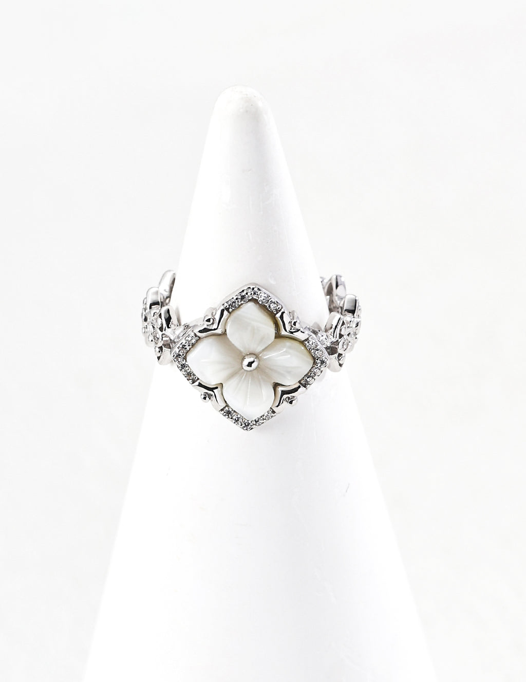 Clover Series Mother-of-Pearl Ring