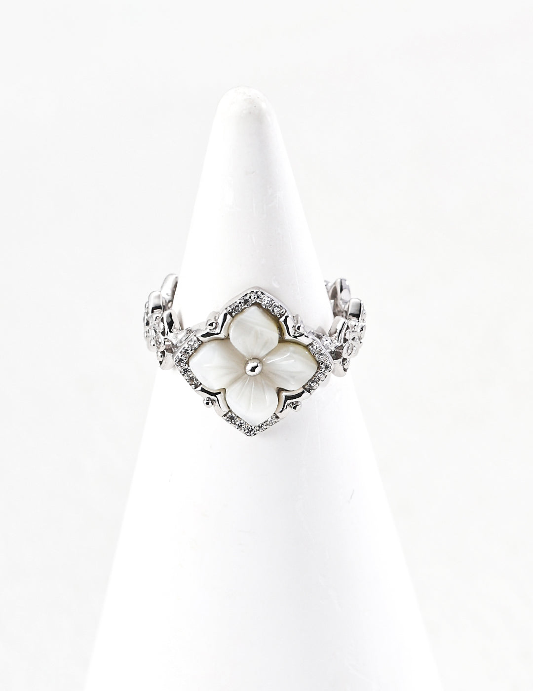 Clover Series Mother-of-Pearl Ring